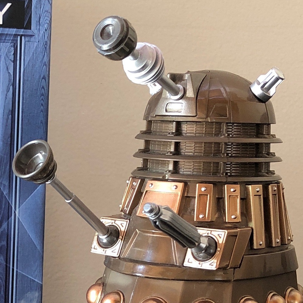 DOCTOR WHO Collector's Edition Dalek Yahtzee Game & Whoology: Dr. Who Miscellany - Picture 8 of 17